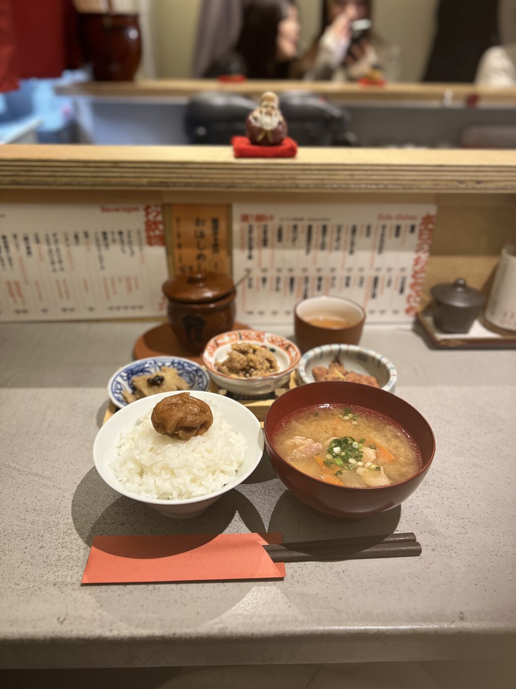 A teishoku set at Ume to Hoshi: clay-pot rice with an umeboshi, three small toppings and a bowl of tonjiru
