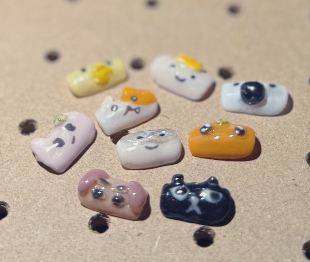 Self-nail press-on tips shaped like animal characters — Nails & beauty